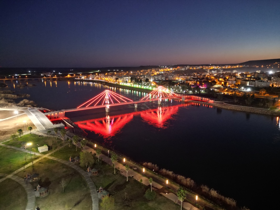 Cizre Dicle Nehri gece manzarası